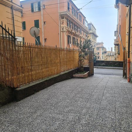Ampio Appartamento Con 2 Posti Auto E Cortile Genova Eksteriør bilde